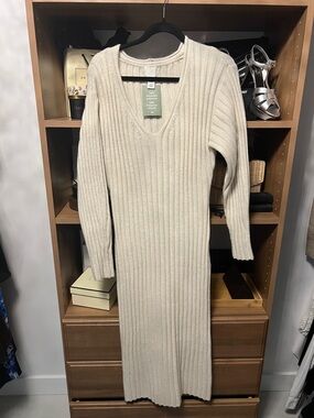H&M Cream Ribbed V-Neck Midi Sweater Dress